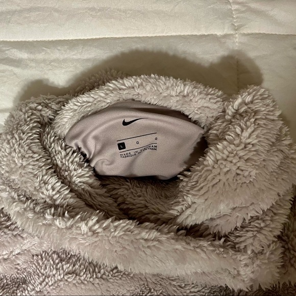 Nike Women's Sherpa Therma Fleece Training Sweater Size Large Mauve Pullover - Picture 4 of 7